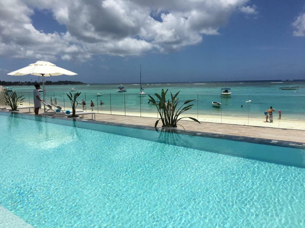 Obiches Luxury Beachfront Apartment Trou-Aux-Biches Esterno foto