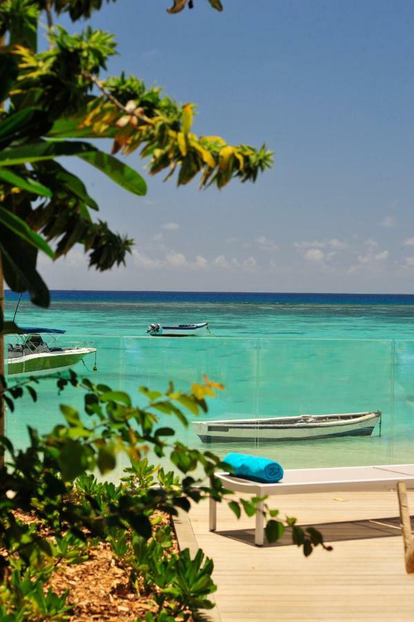 Obiches Luxury Beachfront Apartment Trou-Aux-Biches Esterno foto
