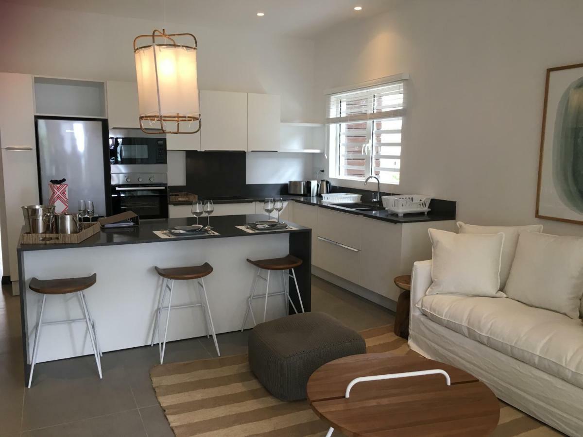 Obiches Luxury Beachfront Apartment Trou-Aux-Biches Esterno foto