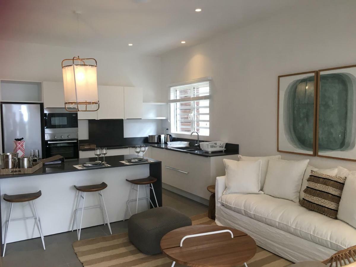 Obiches Luxury Beachfront Apartment Trou-Aux-Biches Esterno foto