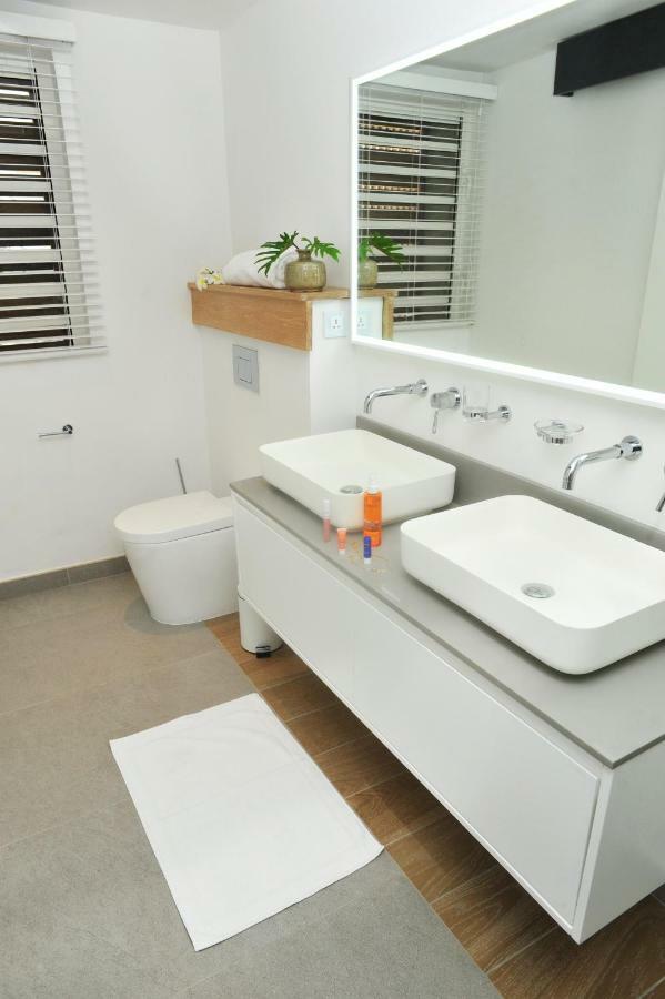 Obiches Luxury Beachfront Apartment Trou-Aux-Biches Esterno foto