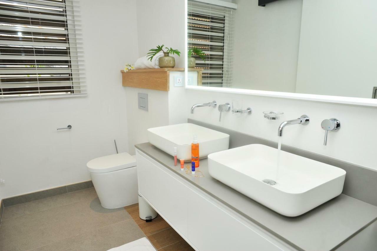 Obiches Luxury Beachfront Apartment Trou-Aux-Biches Esterno foto