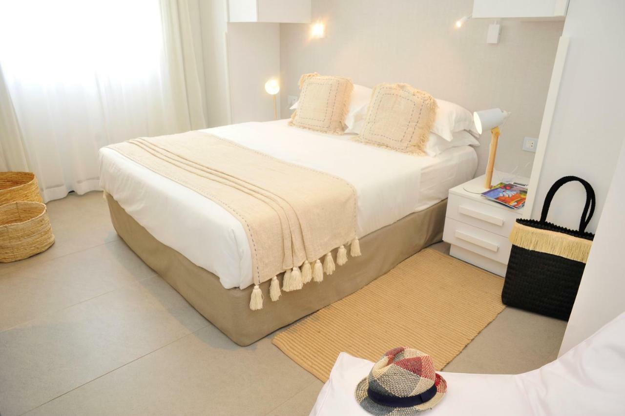 Obiches Luxury Beachfront Apartment Trou-Aux-Biches Esterno foto