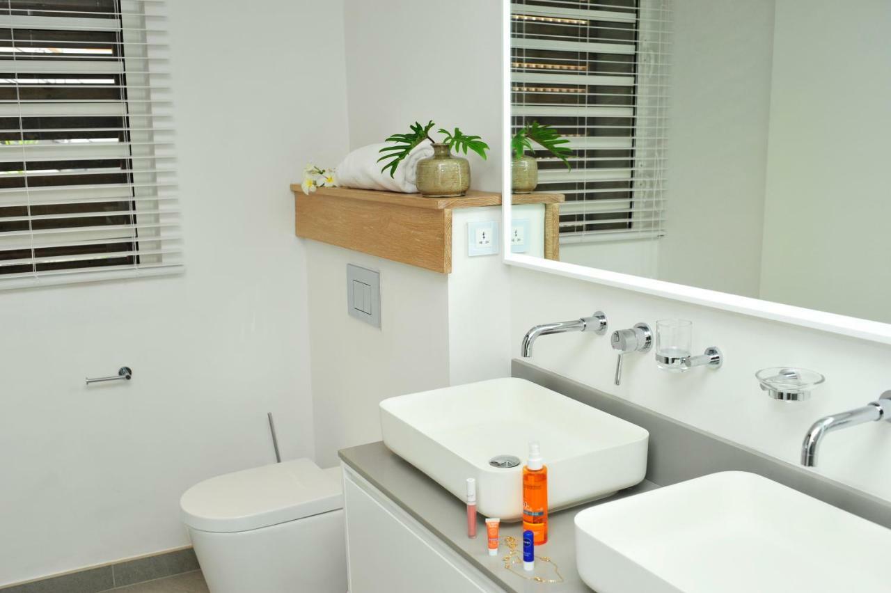 Obiches Luxury Beachfront Apartment Trou-Aux-Biches Esterno foto