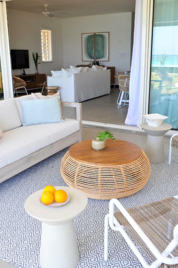 Obiches Luxury Beachfront Apartment Trou-Aux-Biches Esterno foto