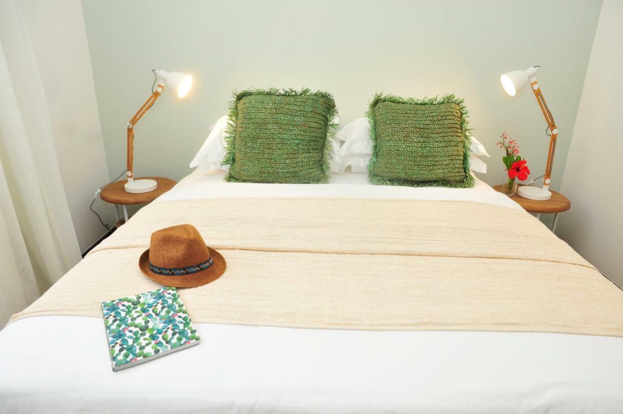 Obiches Luxury Beachfront Apartment Trou-Aux-Biches Esterno foto