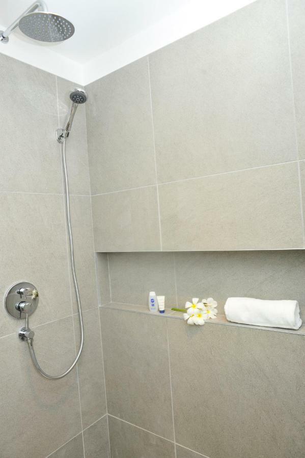 Obiches Luxury Beachfront Apartment Trou-Aux-Biches Esterno foto