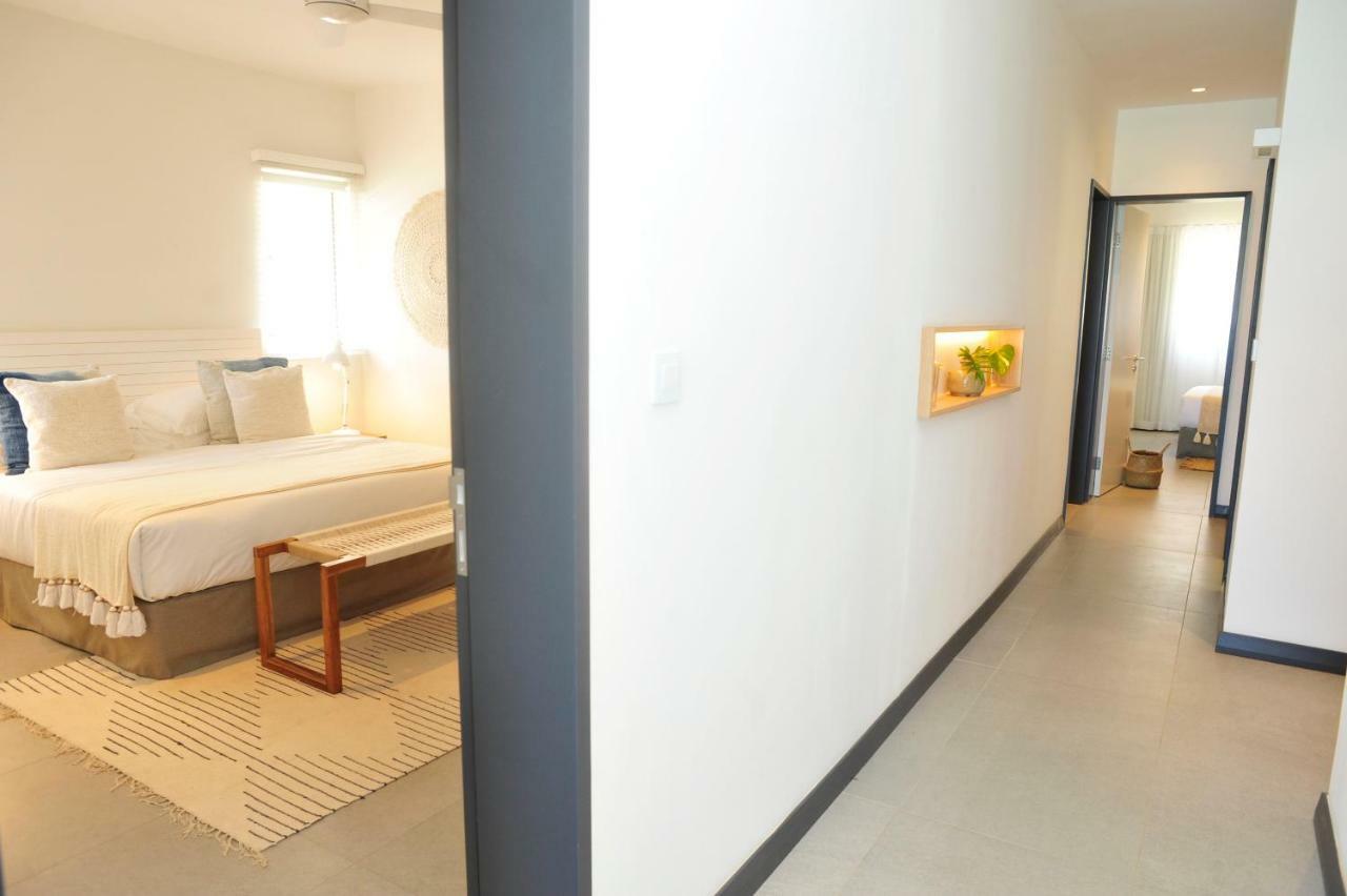 Obiches Luxury Beachfront Apartment Trou-Aux-Biches Esterno foto
