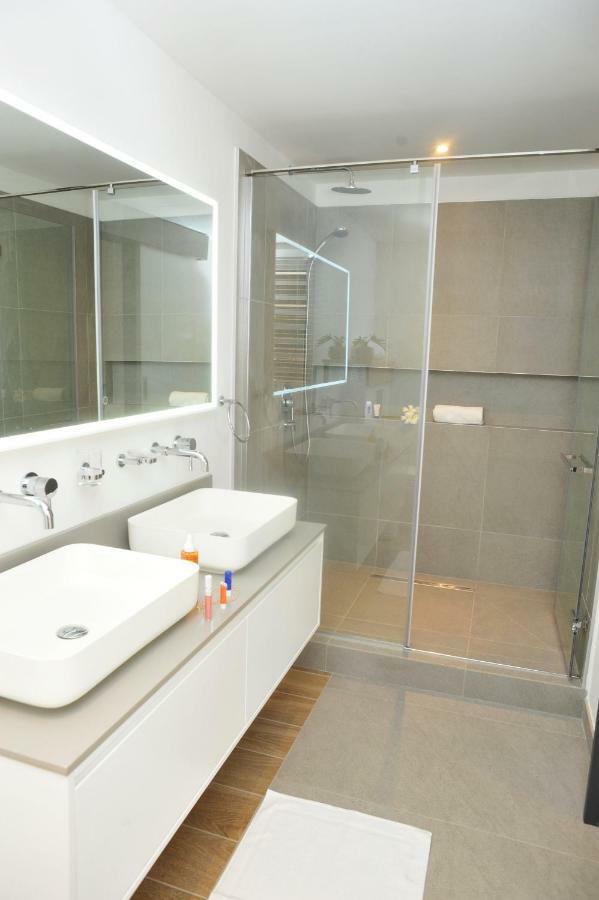 Obiches Luxury Beachfront Apartment Trou-Aux-Biches Esterno foto