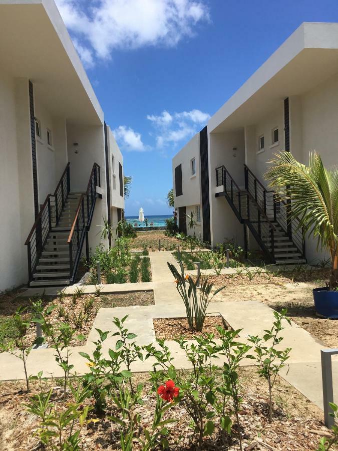 Obiches Luxury Beachfront Apartment Trou-Aux-Biches Esterno foto