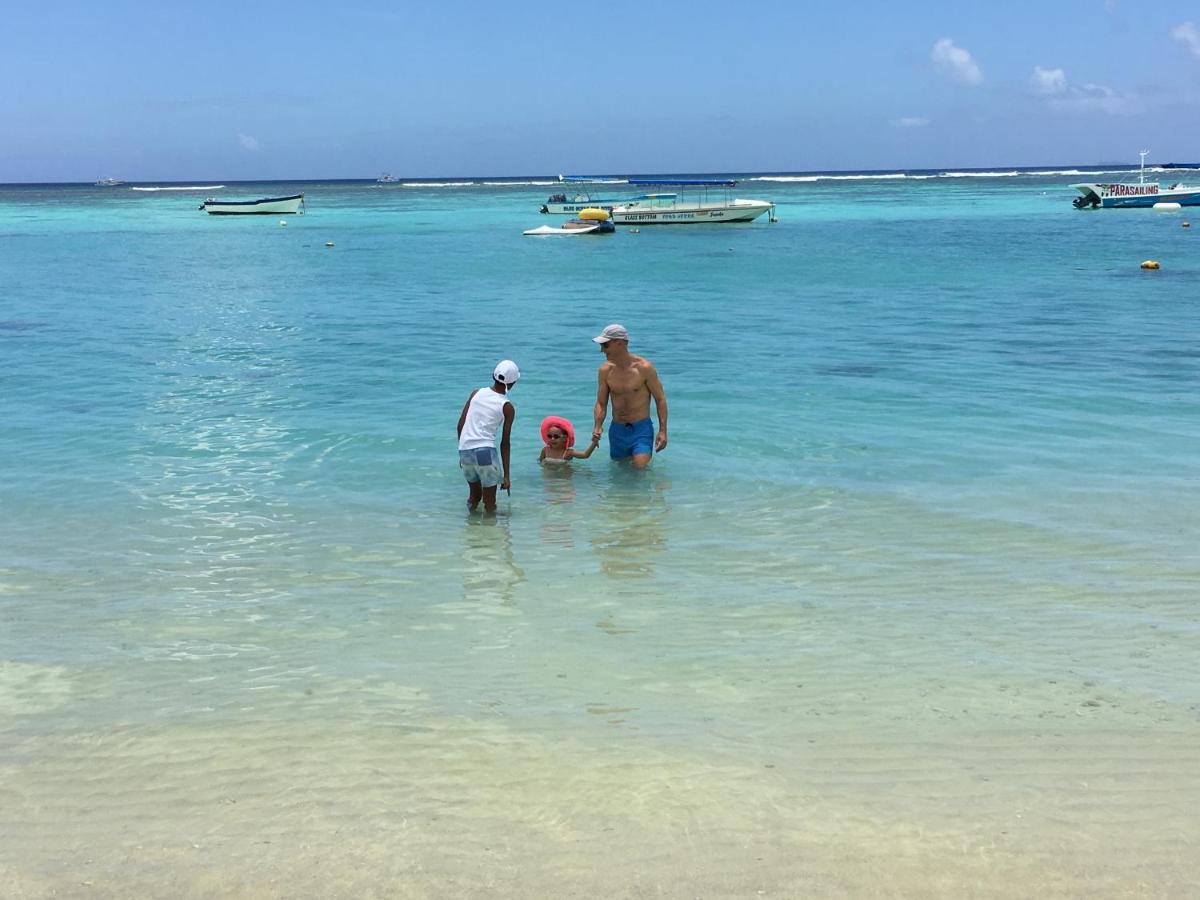 Obiches Luxury Beachfront Apartment Trou-Aux-Biches Esterno foto